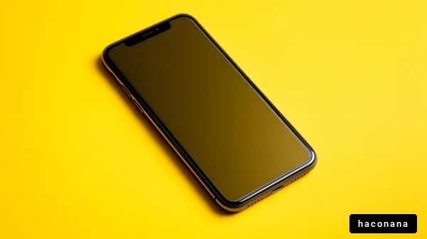 黄色い背景のスマートフォン