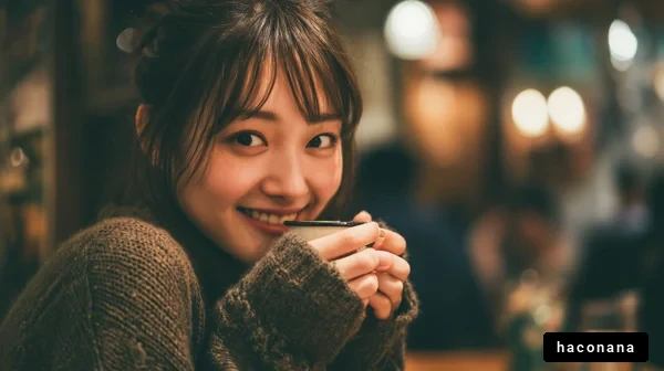 カフェで楽しむ女性の笑顔