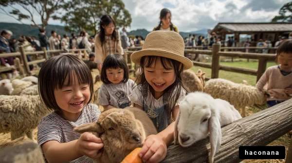 動物と触れ合う子供たち