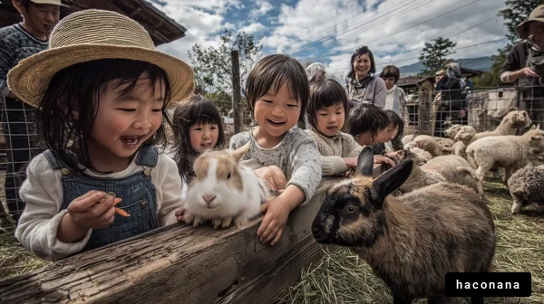 動物と触れ合う子供たち