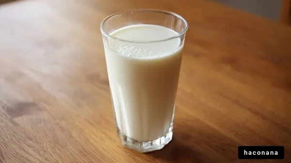 新鮮な牛乳のグラス