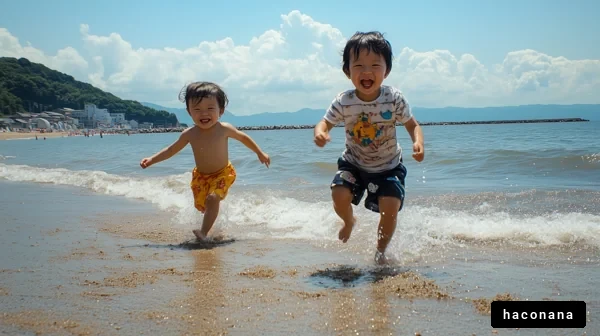 海で遊ぶ子供たち