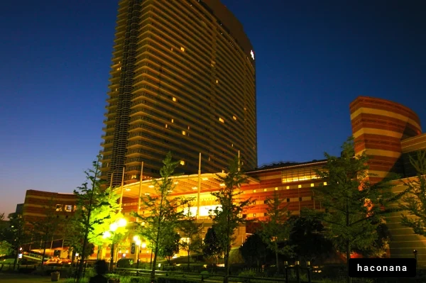 夜景の現代的な建物