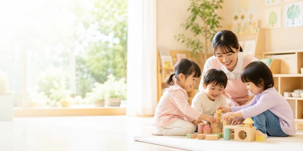 保育士と子どもたちの積み木遊び