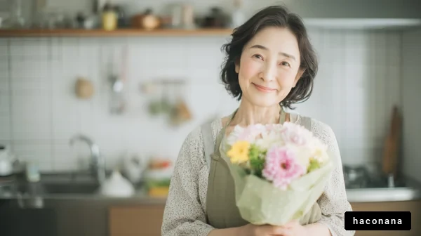 キッチンで笑顔の女性