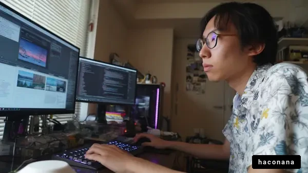 自宅でプログラミングに勤しむ