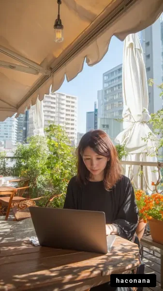 カフェで作業する女性