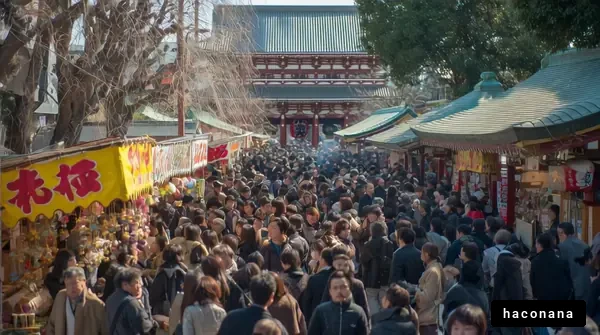 賑やかな初詣の風景 賑やかな初詣の風景
