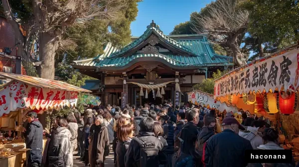 賑わう神社の境内 賑わう神社の境内